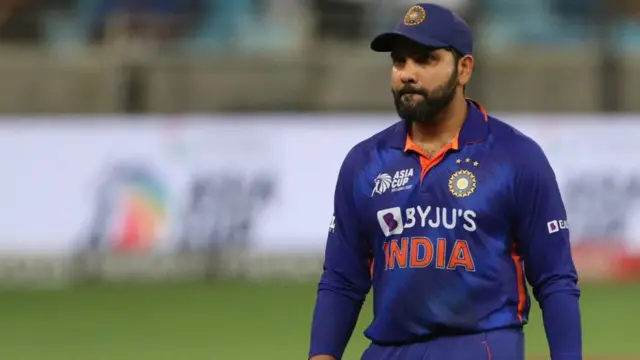 রোহিত শর্মা- ভারতের দলটির অধিনায়ক