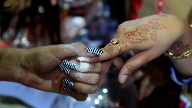 नाखूनों का बढ़ना