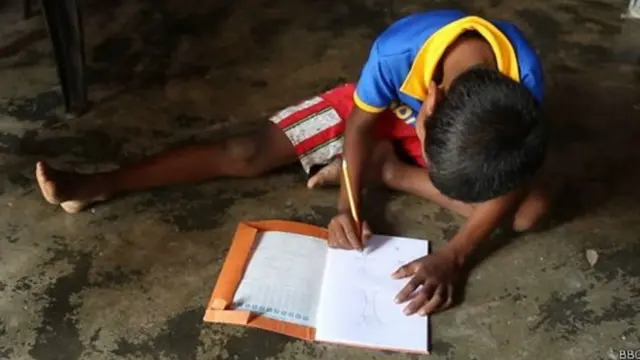 HIV ආසාදිතයකු බවට සැක කිරීම හේතුවෙන් දරුවාට ගමේ පාසලට ඇතුලත් වීමේ වරම අහිමි කෙරුණි