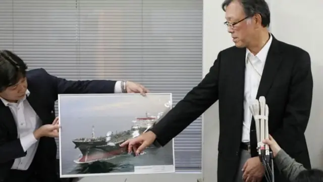 ยูทากะ คาทาดะ กล่าวว่า มีระเบิดเกิดขึ้น 2 ครั้งที่เรือบรรทุกน้ำมันโกกุกะ คอเรเจียส ของทางบริษัท