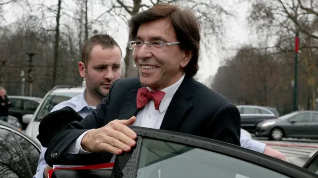 Elio di Rupo getting out of a car in 2011