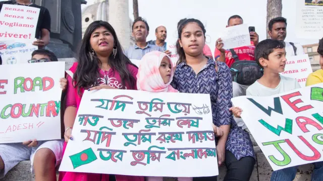 নিরাপদ সড়কের দাবিতে তরুণদের আন্দোলন