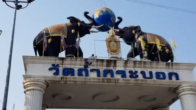 ทางเข้าวัดถ้ำกระบอก