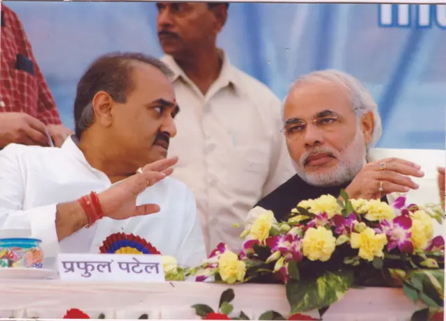 प्रफुल्ल पटेल आणि नरेंद्र मोदी