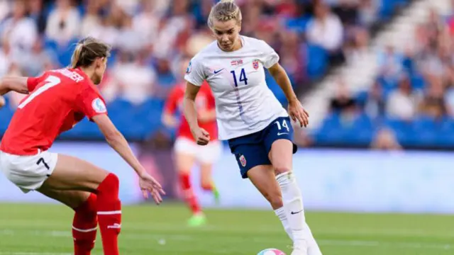 হেগারবার্গই প্রথম ফুটবলার যিনি ব্যালন ডি'অর জিতেছিলেন