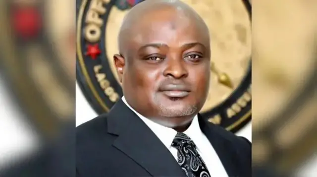 Okwu a kpụ n'ọnụ mere e ji wepụ ya n'ọkwa bụ maka ebubo e boro ya maka iji nde naịra iri na asaa (N17billion) rụọ otu ọnụ ụzọ dị n'ogige ụlọomeiwu ahụ.