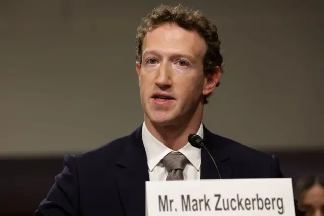 Mark Zuckerberg, CEO da Meta, testemunha perante a Comissão Judiciária do Senado no Edifício Dirksen do Senado em 31 de janeiro de 2024, em Washington, DC.