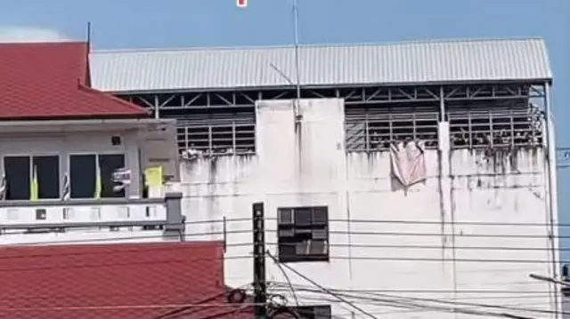 ထိန်းသိမ်းရေးစခန်း လေးလွှာကနေ ကြွေးကြော်နေတဲ့အသံတွေကို ရိုက်ကူးထားတဲ့ရုပ်သံတွေ လူမှုကွန်ရက်မှာ ပျံ့နှံ့နေ