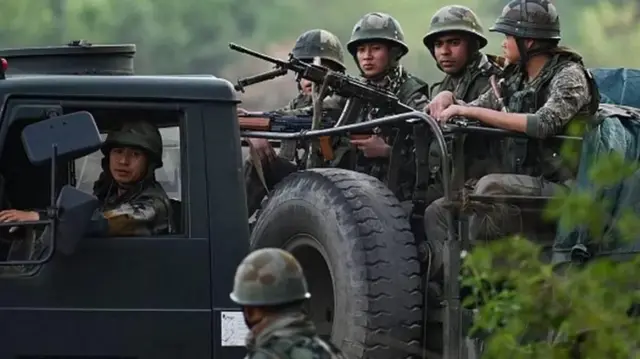 মণিপুরে এখন চলছে সেনা টহল