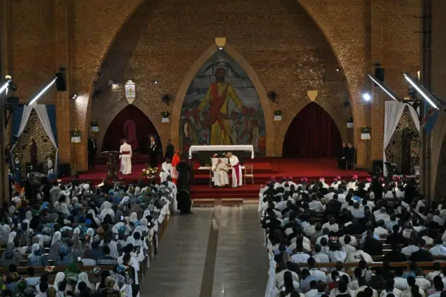 Le pape François à la cathédrale Notre-Dame du Congo à Kinshasa, en RDC, le 2 février 2023