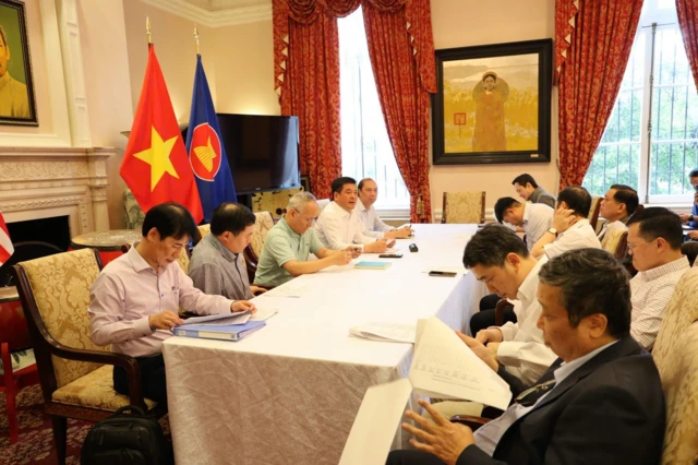 Phái đoàn đàm phán do Bộ trưởng Diên dẫn đầu ở Washington DC, Mỹ Phái đoàn đàm phán do Bộ trưởng Diên dẫn đầu ở Washington DC, Mỹ
