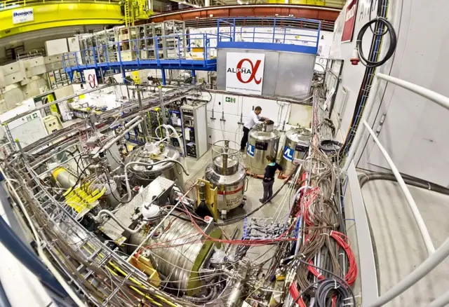 Mu gice cya ALPHA cya laboratwari ya Cern, aho abahanga mu bugenge bakora antihydrogen