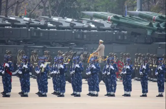 မြန်မာစစ်တပ်ရဲ့ စစ်ရေးပြပွဲတစ်ခု