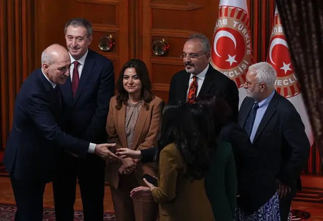 DEM Partili bazı milletvekilleri ve TBMM Başkanı Numan Kurtulmuş, 23 Nisan'daki meclis resepsiyonunda