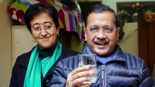दिल्ली के पूर्व मुख्यमंत्री अरविंद केजरीवाल और दिल्ली की मौजूदा मुख्यमंत्री आतिशी