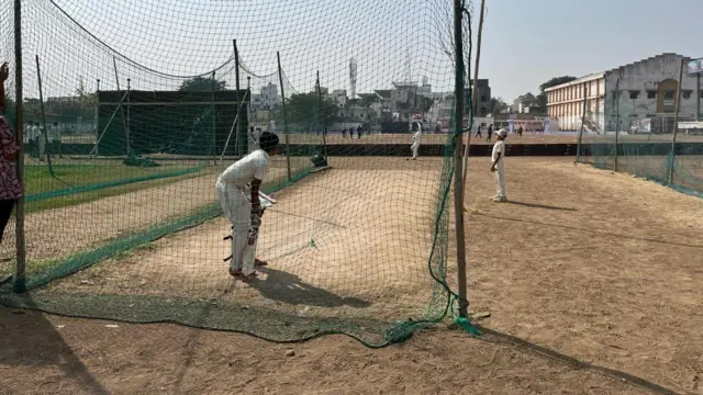 याच खेळपट्टीवर सचिन सराव करायचा.