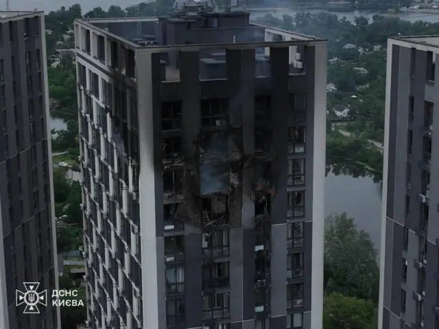 Киев, поврежденная при атаке многоэтажка