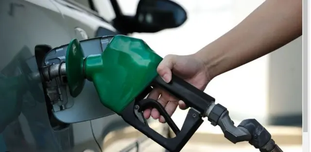 Títa epo bẹntiróòlù sínú ọkọ̀