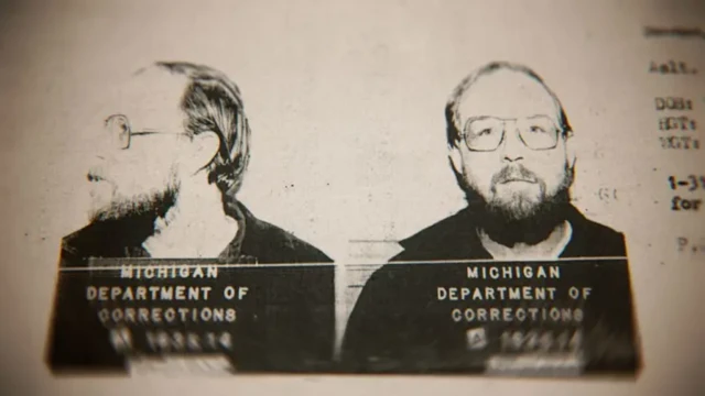 دو عکس کیفری از بومن در زمان بازداشت