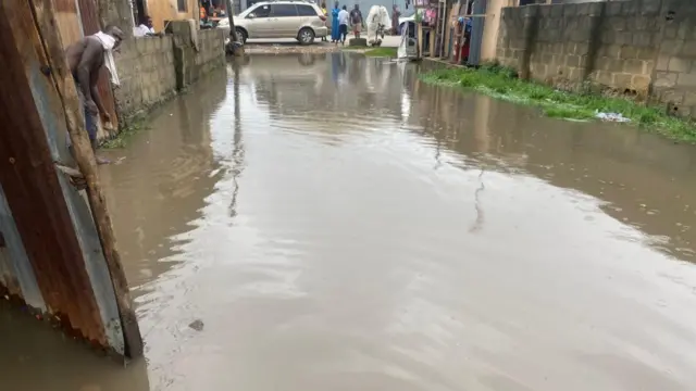 Aworan omi to gba gbogbo ọna kan