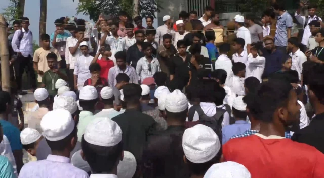 ফরিদপুরে বিক্ষুব্ধ জনতার একাংশ