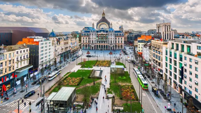 ඇන්ට්වර්ප් හි විශ්වාසනීය පොදු ප්රවාහනය සහ සංක්ෂිප්ත විශාලත්වය නගරවාසීන්ගේ පැසසුමට ලක් වේ