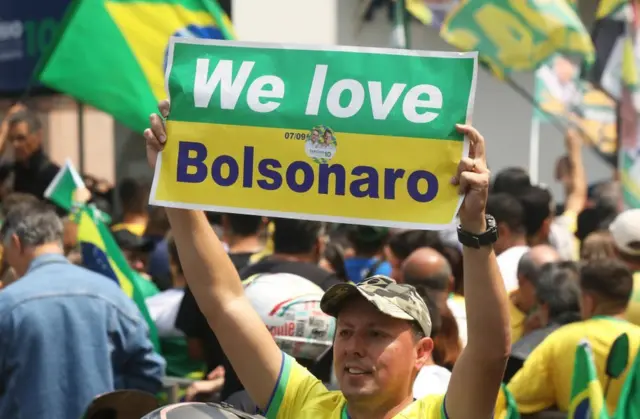 በፖለቲካዊ ስብሰባዎች እና ሰልፎች ላይ ቢጫው ማሊያ በስፋት ይታያል