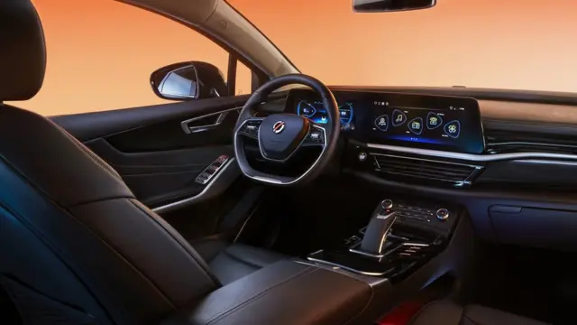 موبالایز می‌گوید صندلی راننده راحت‌تر و جای سرنشینان عقب بیشتر از ماشین‌های دیگر است