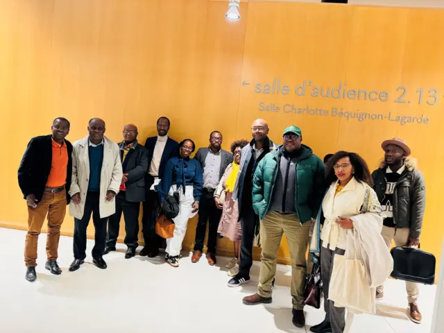 Bamwe mu batavuga rumwe n'Ubutegetsi bw'Urwanda baba i Buraya bari baje gushigikira Charles Onana, Paris ku wa 11 Gitugutu 2024