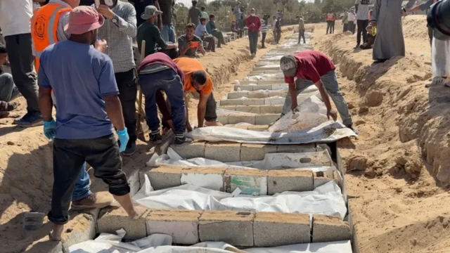 خاکسپاری دسته‌جمعی اجسادی که اسرائیل تحویل داده است