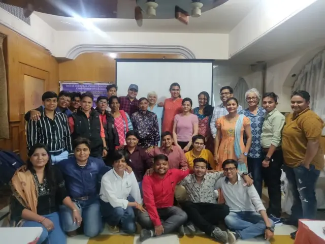 विकल्प ने ट्रांस समुदाय को सामाजिक और क़ानूनी सुरक्षा के बारे में जागरूकता के लिए कई वर्कशॉप किए.