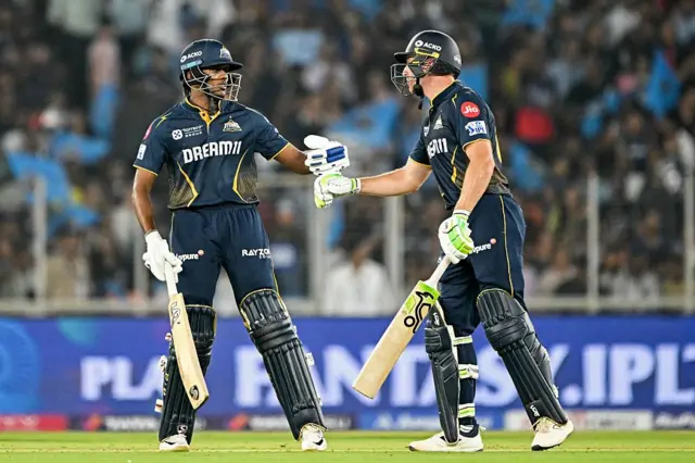 ઑપનિંગમાં શુભમન ગિલને સાઈ સુદર્શનનો સાથ મળે છે, જ્યારે પછીના ક્રમે ઉતરતા જૉસ બટલરે પણ ગત સિઝનમાં જોરદાર પ્રદર્શન કર્યું હતું