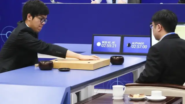 مباراة بين كي جاي، وبرنامج للذكاء الاصطناعي "ألفا غو"