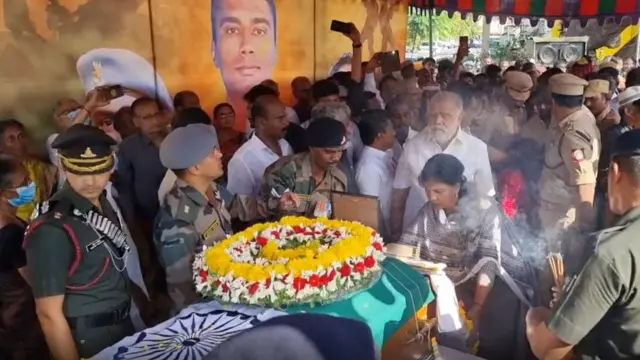 மேஜர் ஜெயந்த் உடல் தகனம்