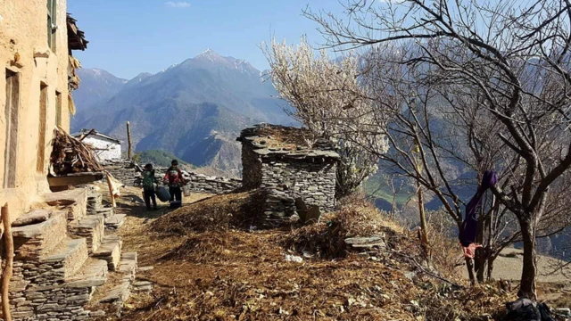 كوخ خارج منزل