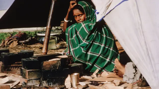 বাংলাদেশের মুক্তিযুদ্ধের সময় ছিন্নমূল এক নারী