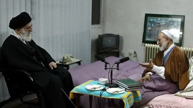 وبسایت رهبر ایران تصاویر عیادت او از محمد یزدی را منتشر کرده بود