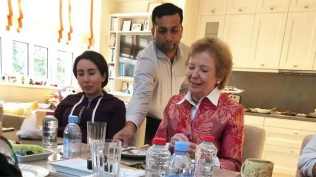 మేరీ రాబిన్సన్ తో లంచ్ చేస్తున్న ప్రిన్సెస్ లతీఫా