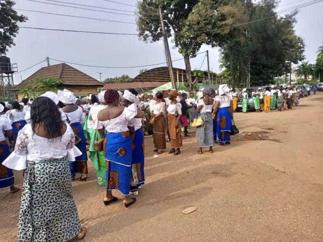 Ụmụnwaanyị otu Ebonyi Federated Women Organization agbakọtala ọnụ mee ngagharịiwe megide ndị a sị bụ ndị Ebubeagu