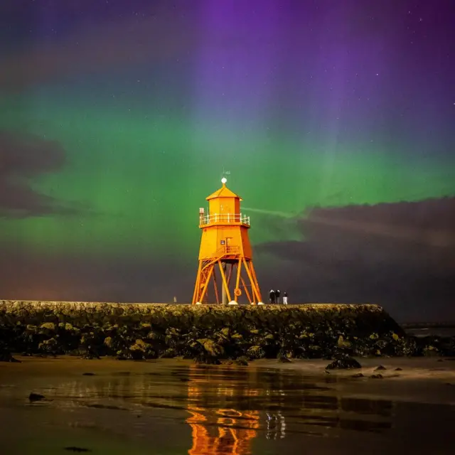 Фотограф Стивен Џонсон забележио је ову фотографију светионика у Саут Шилдсу