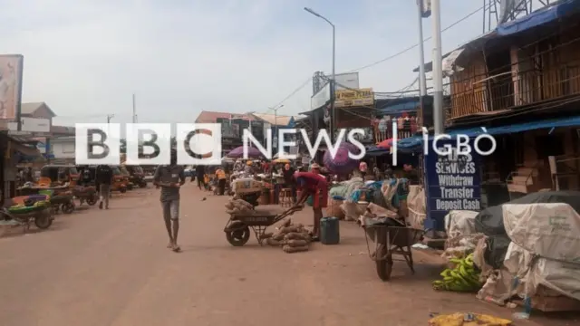 Ndị ahịa okporoụzọ nọ n'Eke Awka