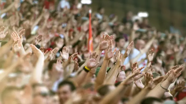 Un estadio lleno de fanáticos