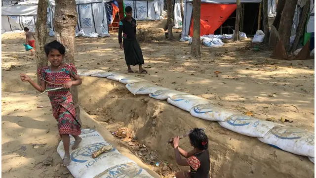 रेफ़्यूजी कैंप