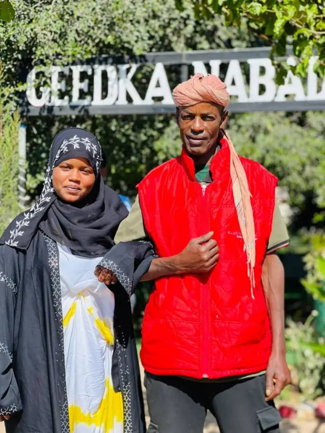 Mustafe iyo xaaskiisa