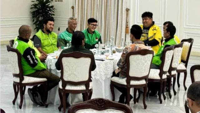 Gibran ketemu pengemudi ojol.