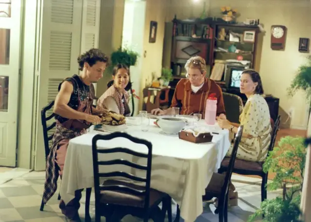 Enrique Diaz, Patrícia Perrone, Marco Nanini e Louise Cardoso no episódio 'Pais e Filhos' de 'A Comédia da Vida Privada', 1995