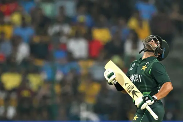 உலகக்கோப்பை - AUSvsPAK: பாகிஸ்தான் தோல்விக்கு பாபர் ஆசமின் முடிவுதான் காரணமா?