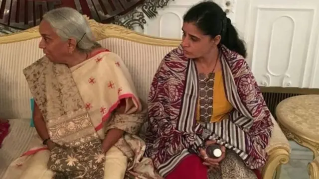 कुलभूषण जाधव की मां और पत्नी