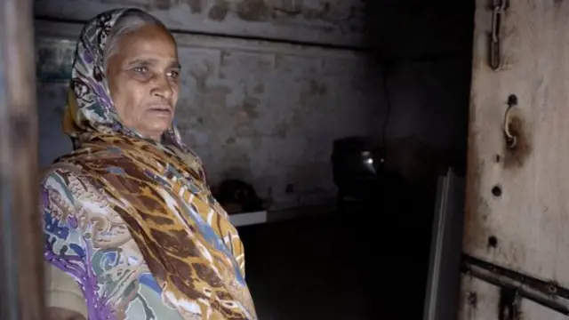 प्रवीण भाई पोकियांची आई नंदूबेन पोकिया