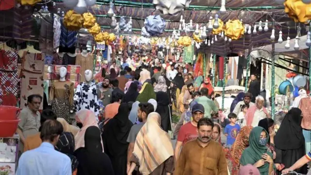 पाकिस्तान में बांग्लादेश के 20 लाख नागरिक रहते हैं. 